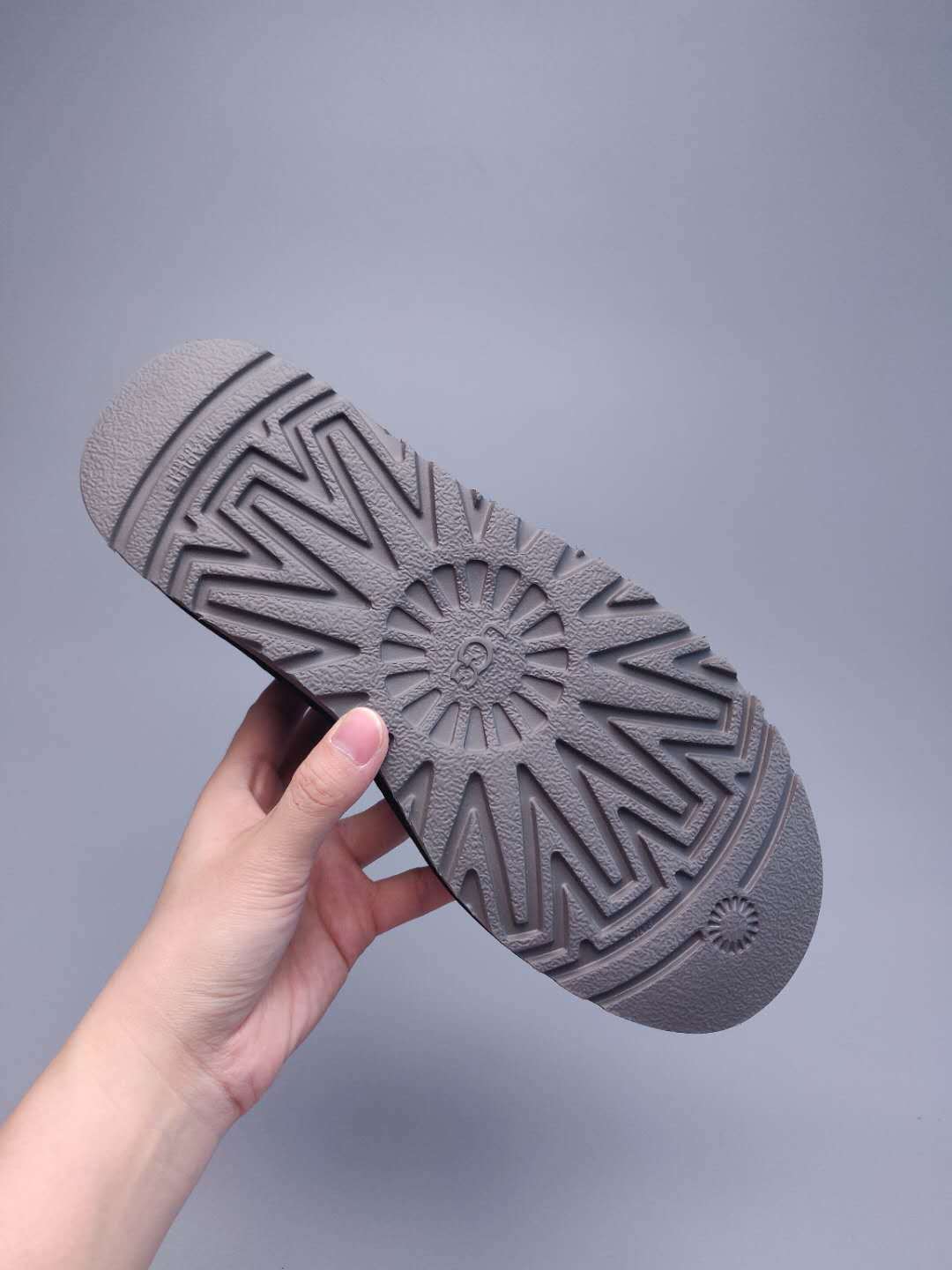 Black Men’s Slip-On Low-Top Sneakers — New Arrival | In Stock