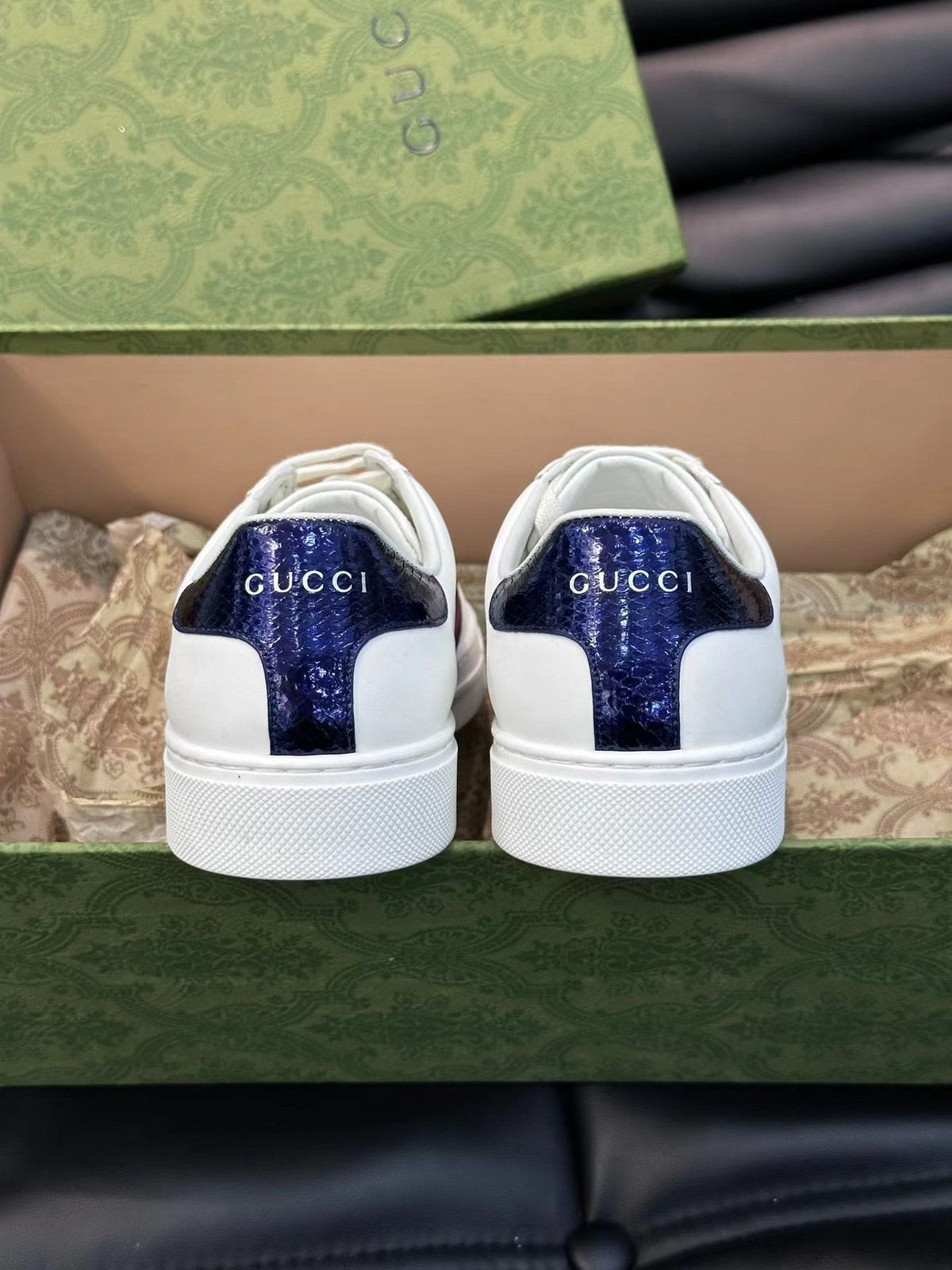 Gucci White Stripe Low-Top Sneakers