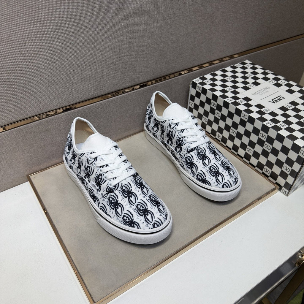 Vans Men's Black Graphic Print Low-Top Sneakers
