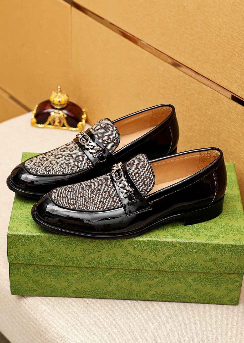 Gucci Men's Black & Beige Patterned Loafers